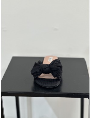 Pantofola raso fiocco nero